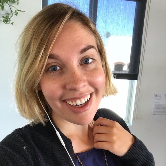 Meet your Posher! - Picture 2 of 4